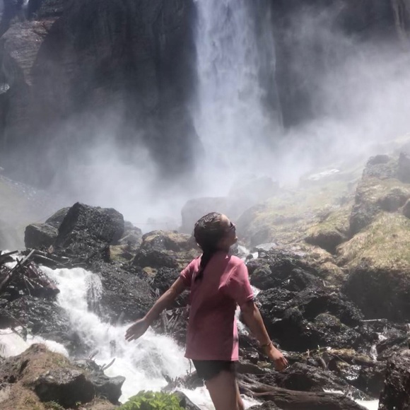 Meet your Posher - Picture 2 of 2